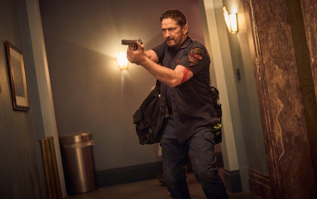 Primul look la „Empire City”: Gerard Butler și Hayley Atwell într-o luptă pe viață și pe moarte Primul trailer al mult așteptatului film de acțiune „Empire City” a fost lansat astăzi, oferind spectatorilor o privire captivantă asupra intrigii palpitante ce se desfășoară în inima New York-ului