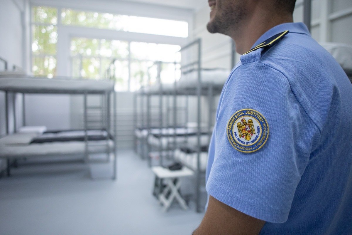 Federația Sindicatelor din Administrația Națională a Penitenciarelor (FSANP) a răspuns vehement declarațiilor făcute de liderul UDMR, Kelemen Hunor, referitoare la posibilitatea eliminării normei de hrană pentru polițiști, militari și angajații din penitenciare, anunțate recent în cadrul dezbaterilor din coaliție