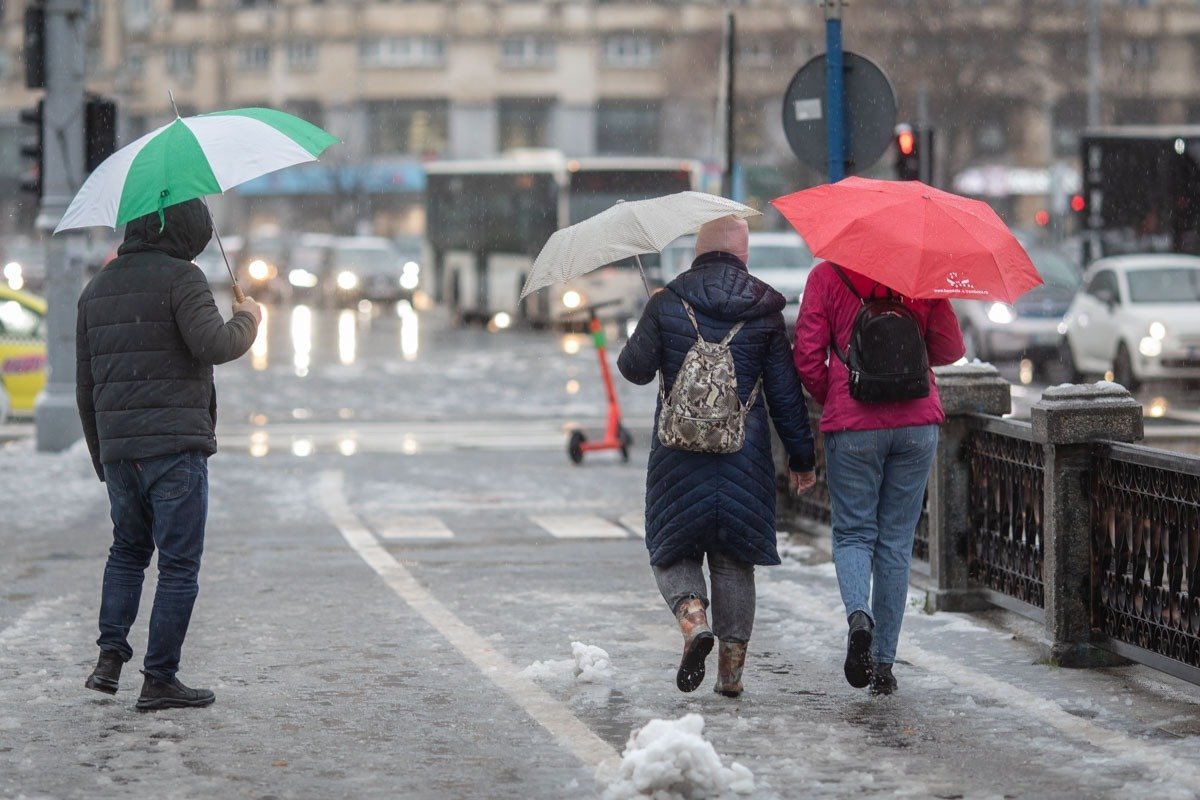 Vreme Extremă în România: Ninsori și polei până marți seara, meteorologii avertizează asupra condițiilor periculoase O nouă etapă de instabilitate atmosferică atinge România, aducând cu sine condiții meteo extrem de severe în aproape întreaga țară