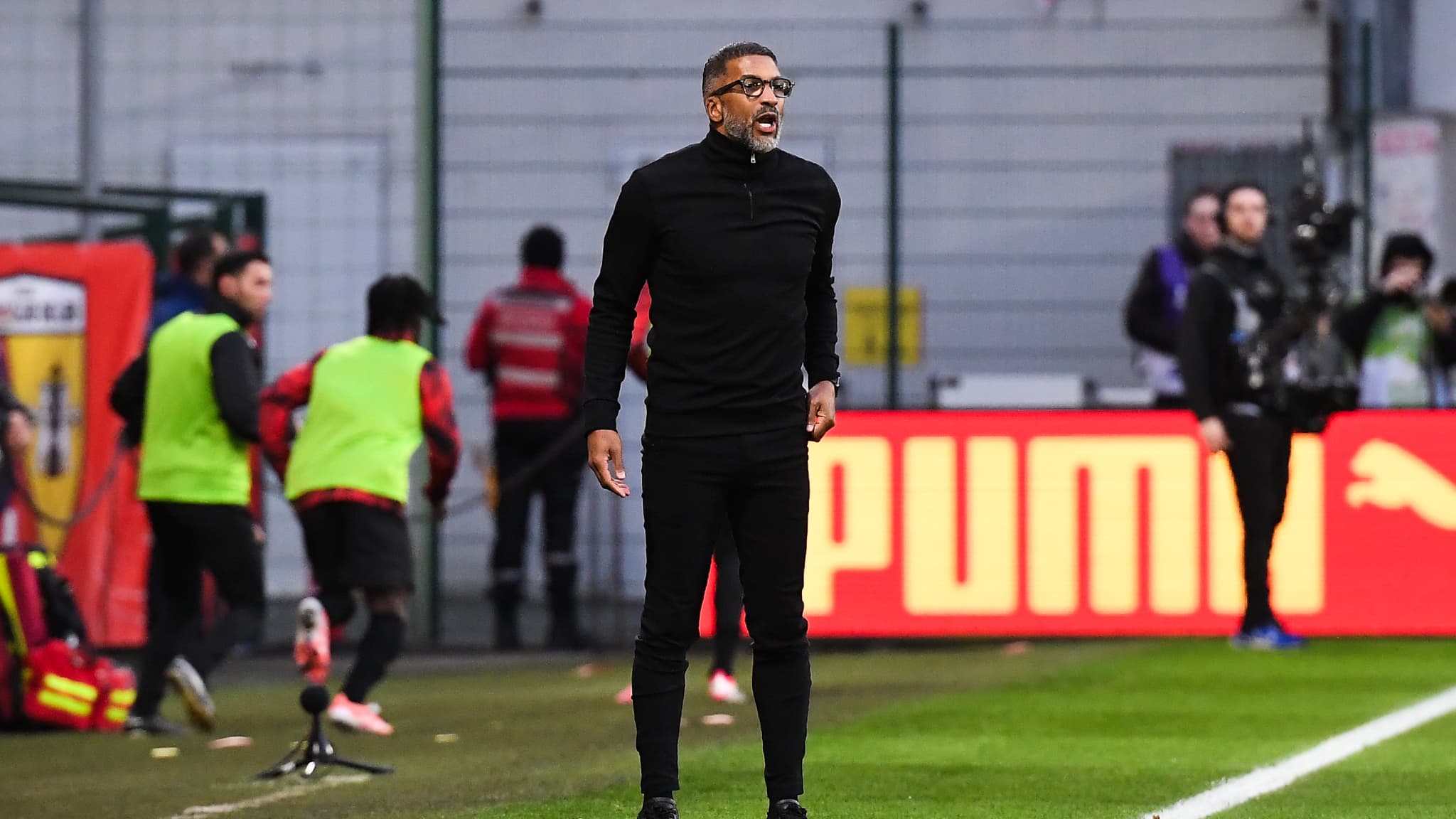 Stade Rennes a anunțat, luni, oficial, despărțirea de antrenorul Habib Beye și de echipa sa de coordonatori, în urma unei serii de rezultate dezamăgitoare