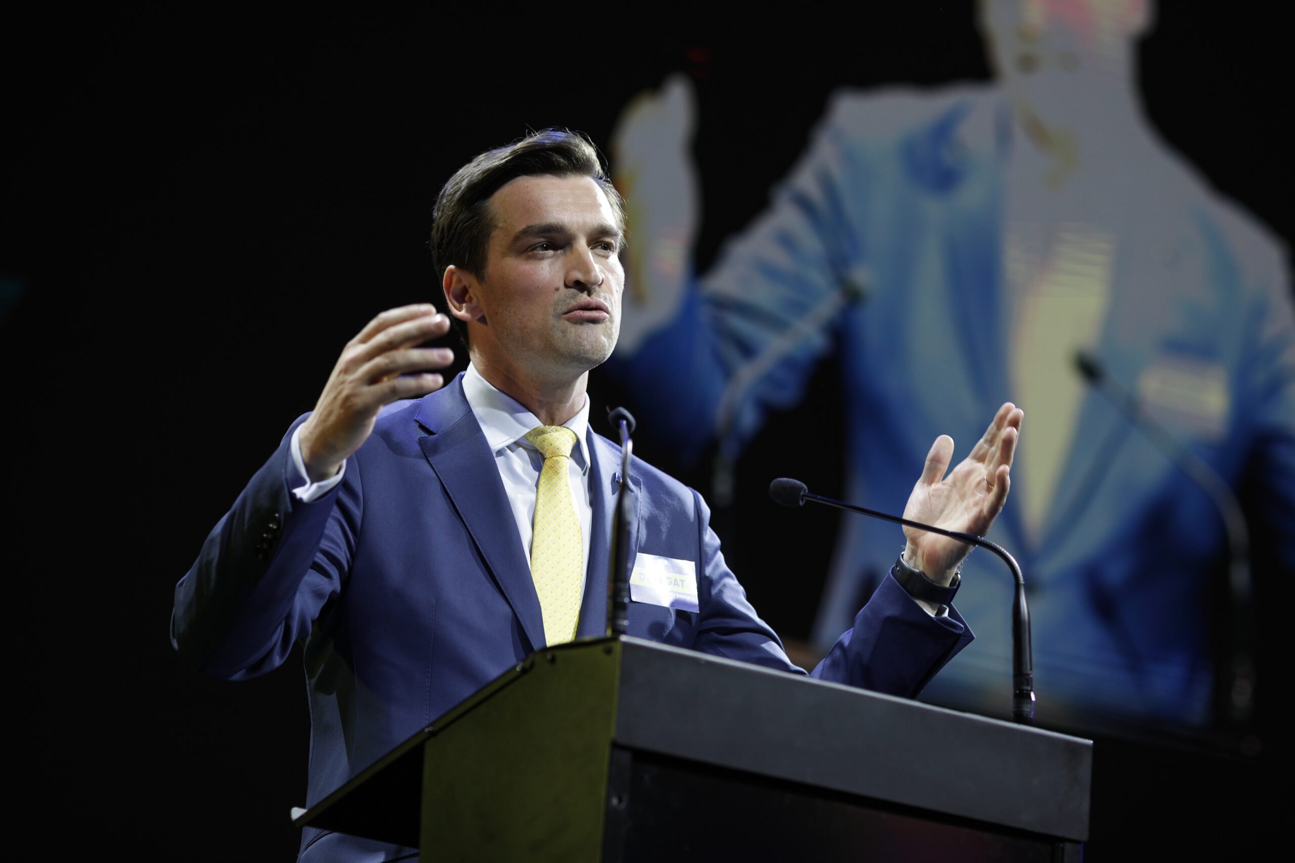 Președintele PNL Sector 3 evită comentarii privind planul lui Bolojan de înlocuire; fost șef SIE critici pentru decizii discutabile