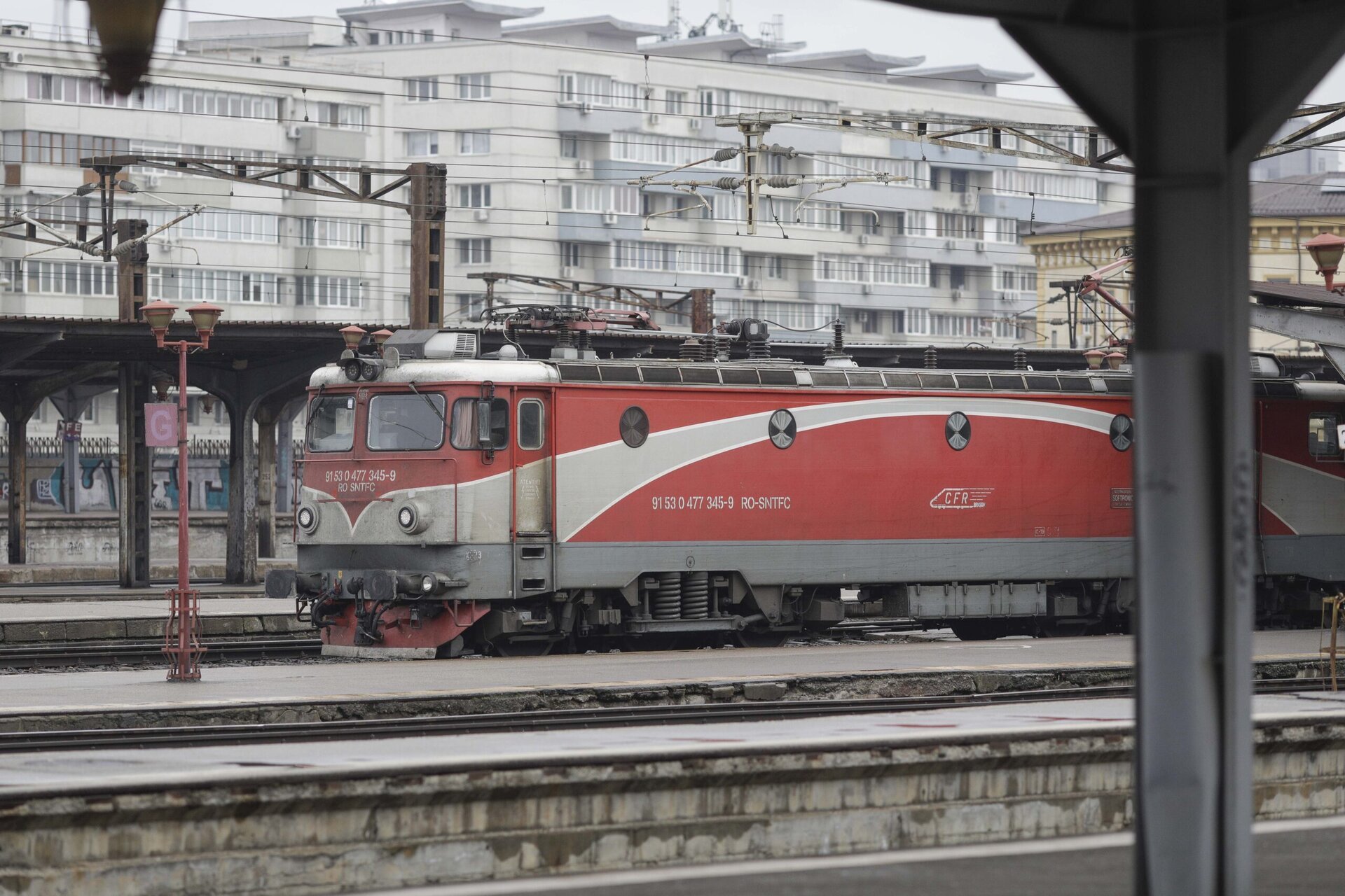 Gara de Nord afectată de întârzieri de peste două ore după o şină ruptă la Craiova Traficul feroviar din România a fost marcat marți de un val de întârzieri importante, cauzat de un incident tehnic grav la infrastructura feroviară
