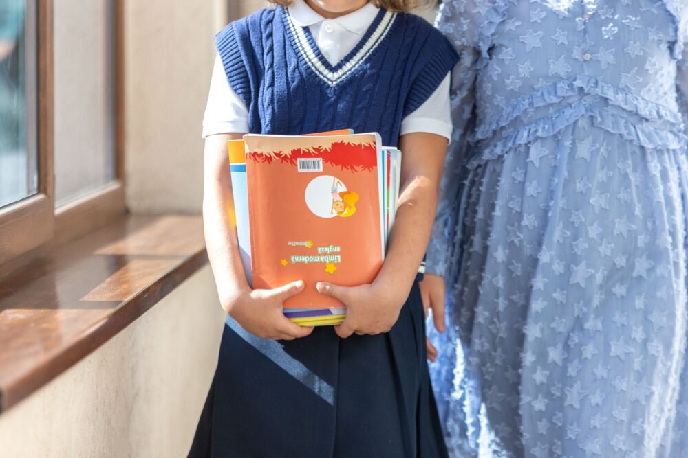 Vacanța școlară începe vineri în Capitală, elevii urma să revină pe 23 februarie pentru continuarea anului școlar Școala începe de vineri, în conformitate cu calendarul anului școlar, iar elevii din Capitală vor intra în vacanță de primăvară