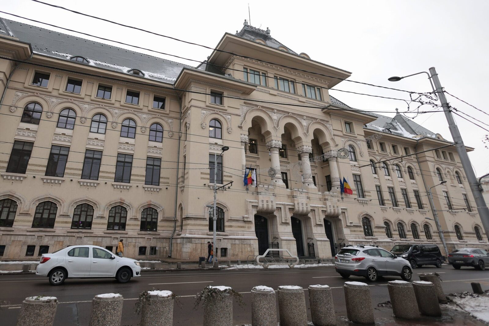 Primăria Capitalei a demarat o procedură de achiziție directă cu o valoare de 45.000 de euro, menită să evalueze capacitatea finanțială a municipalității de a-și respecta obligațiile şi angajamentele legate de creditele contractate în valută și în monedă națională, pe termen lung și scurt
