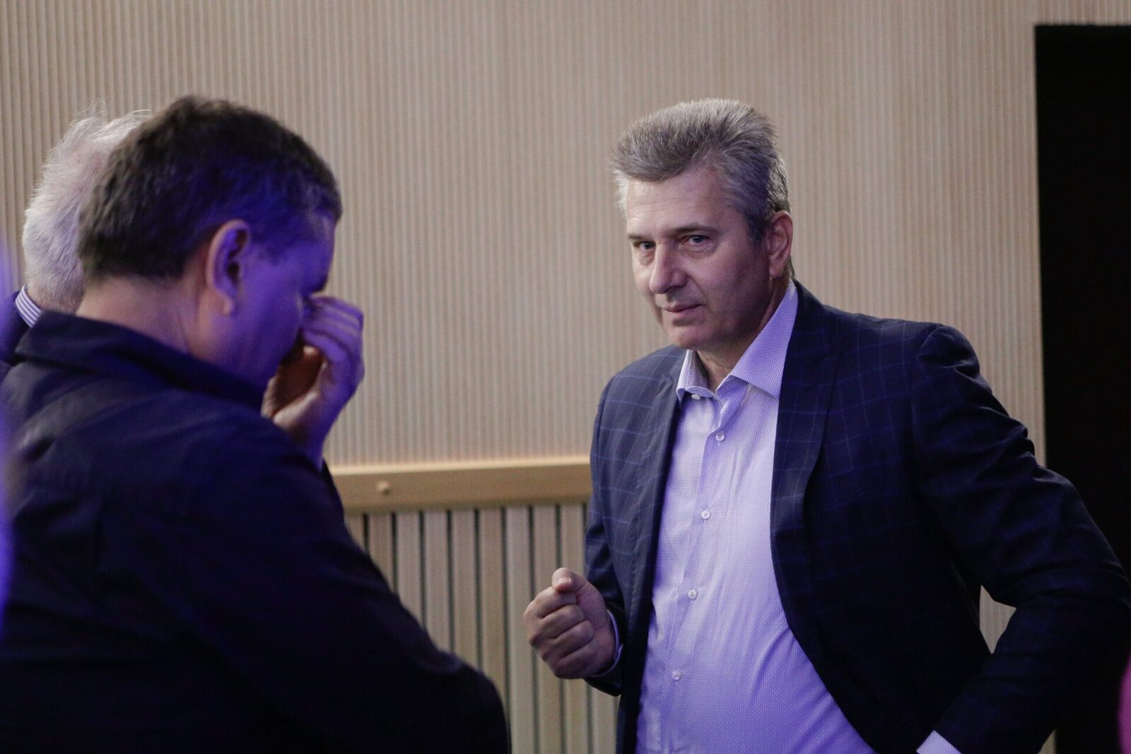 Primăria Voluntari acuză Ministerul Transporturilor de indiferență, în timp ce investește milioane pentru infrastructură locală Primăria orașului Voluntari, condusă de Florentin Pandele, traversează un conflict deschis cu Ministerul Transporturilor, acuzând instituția de lipsă de preocupare în ceea ce privește starea DJ 2, un drum național esențial pentru conectivitatea zonei