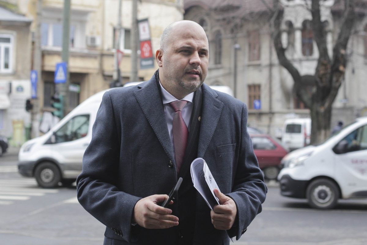 Deputatul USR Emanuel Ungureanu ridică semne de întrebare cu privire la investigarea dosarului zborurilor cu compania Nordis, în cazul fostului premier Marcel Ciolacu