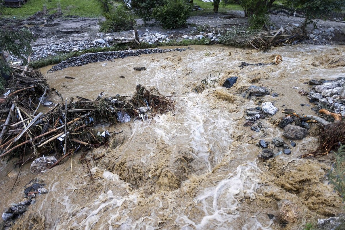 Risc de inundații în sudul și sud-estul țării: autoritățile au emis o avertizare Cod galben pentru șapte județe În contextul unor precipitații abundente și încărcări suplimentare ale râurilor din sudul și sud-estul României, Institutul Național de Hidrologie și Gospodărire a Apelor (INHGA) a emis marți dimineața o avertizare de Cod galben de inundații