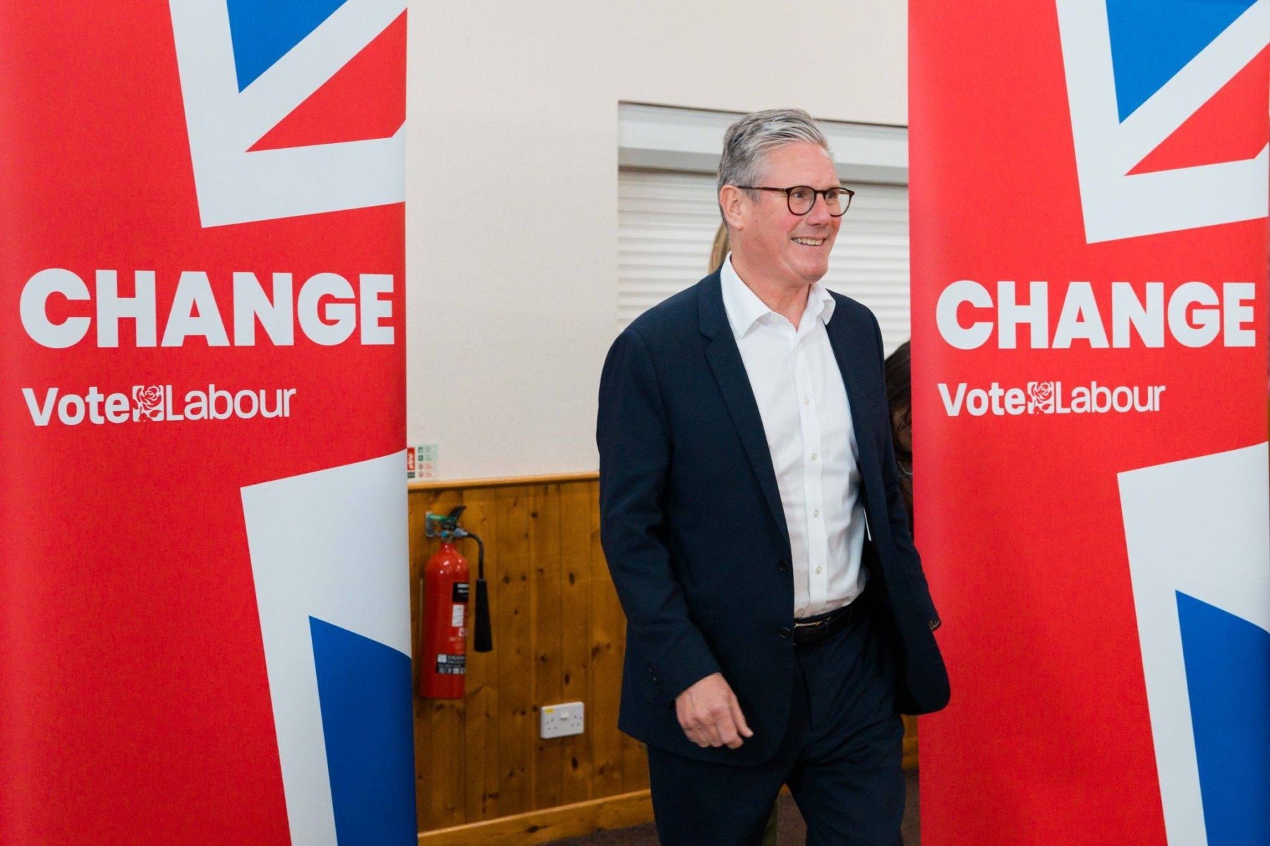 Criza înlaburist: cine pozitionează în culise pentru succesiunea lui Keir Starmer? Mişcările din interiorul Partidului Laburist al Marii Britanii indică o posibilă răsturnare în leadership, pe măsură ce actualul lider, Sir Keir Starmer, se confruntă cu o scădere a popularității și presiuni pentru a-și asigura viitorul politic