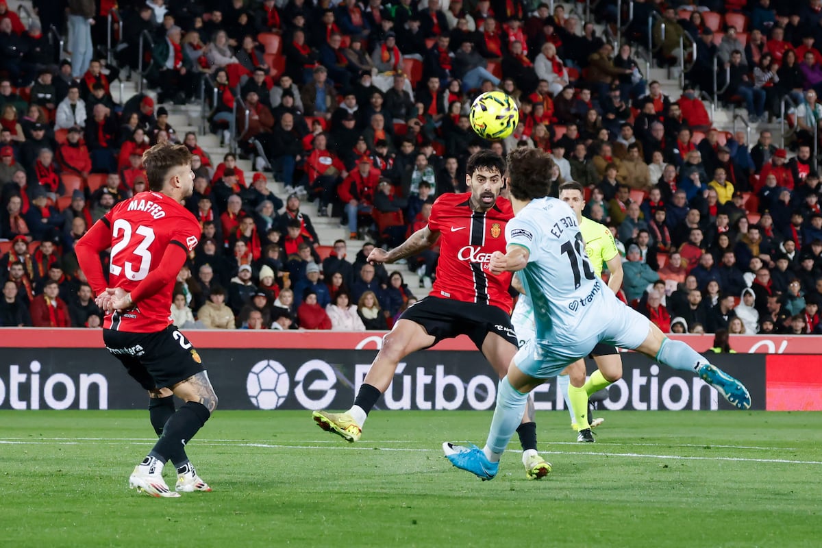 Betis își consolidează poziția după victoria de la Mallorca Real Betis a reușit o victorie convingătoare în fața celor de la Mallorca, impunându-se cu 2-1, meci ce le asigură andaluzilor o poziție confortabilă în clasament