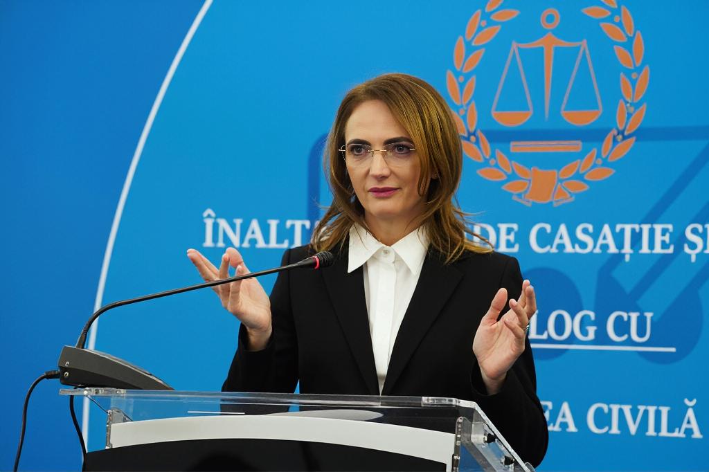 Lia Savonea, președinta Înaltei Curți de Casație și Justice, continuă să fie o figură controversată în peisajul juridic românesc, nu pentru deciziile istorice sau pentru lucrarea grea a justiției, ci mai ales pentru modul în care gestionează imaginea și aparențele în fața opiniei publice și a sistemului