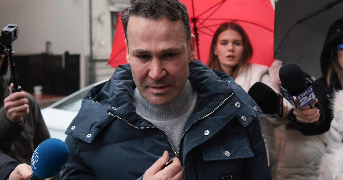 Robert Negoiță revine la Primăria Sectorului 3 Robert Negoiță, primarul Sectorului 3 al Capitalei, a obținut, astăzi, victorie în instanță