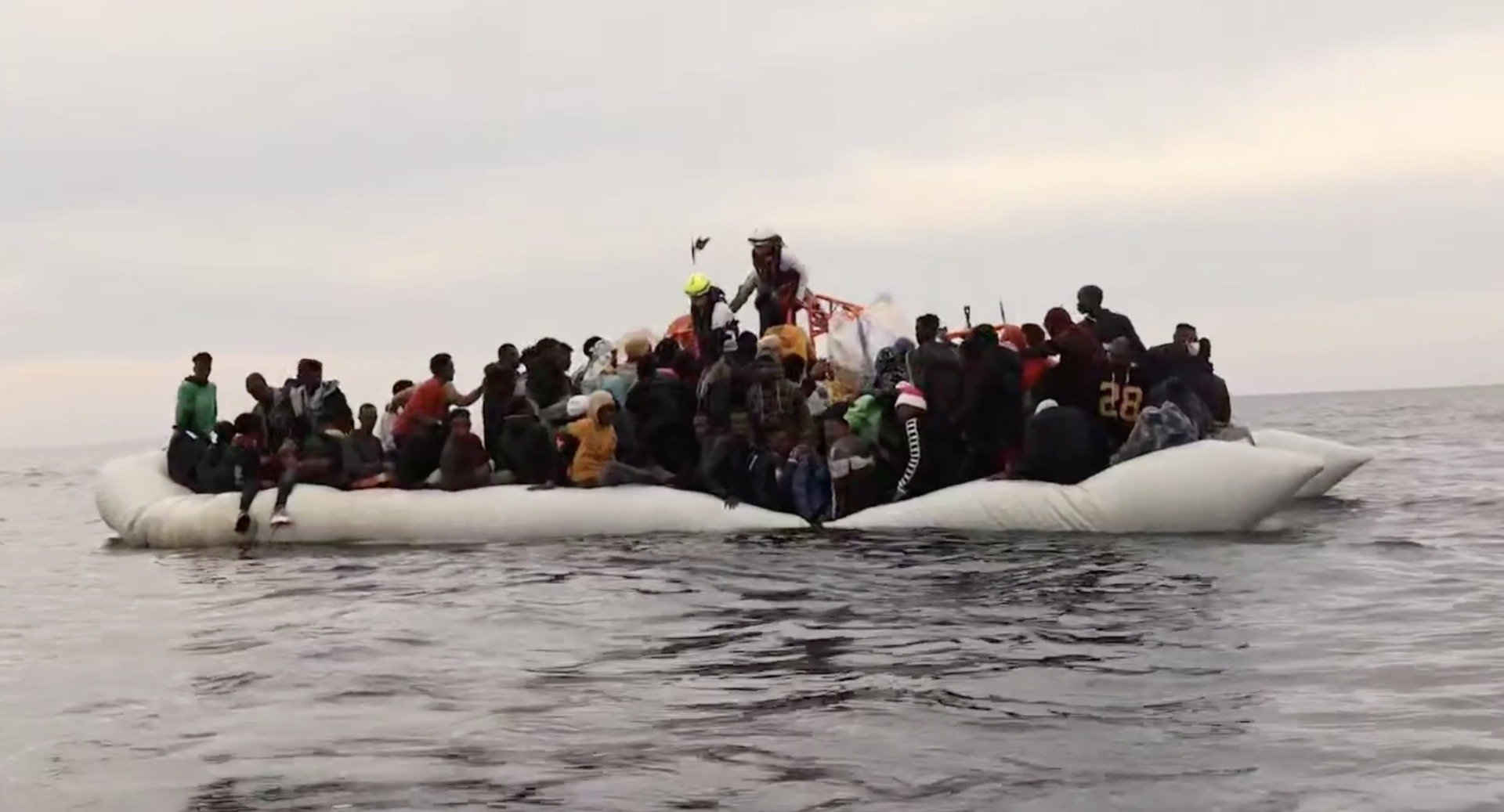 Tragedie în largul insulei Chios: 14 migranți au pierdut viața în urma coliziunii dintre ambarcațiunea lor și o navă a Pazei de Coastă grecești O noapte fatidică a zguduit recent apele Mării Egee, când un incident tragic a dus la decesul a paisprezece migranți, într-o încercare de a ajunge în Europa