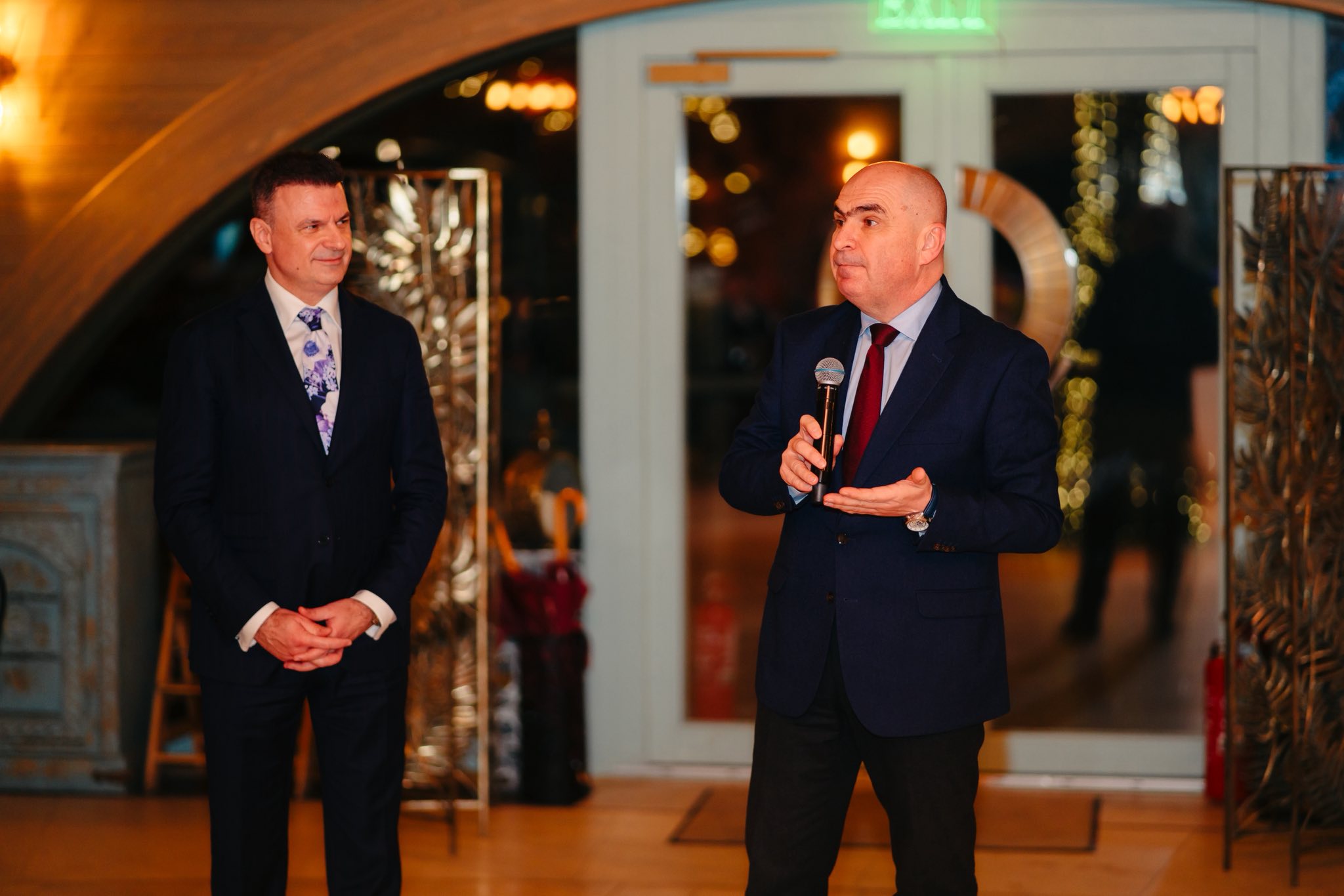 Lider liberal recunoaște participarea unor grei din politică la petrecerea privată după acuzații de implicare în scandal Mircea Roșca, politician și membru marcant al Partidului Național Liberal, a admis public, după ce imagini exclusiv obținute de CANCAN au scos la iveală evenimentul privat, că la petrecerea sa au fost prezenți oficiali de rang înalt, printre care premierul Ilie Bolojan și ministrul Afacerilor Interne, Cătălin Predoiu