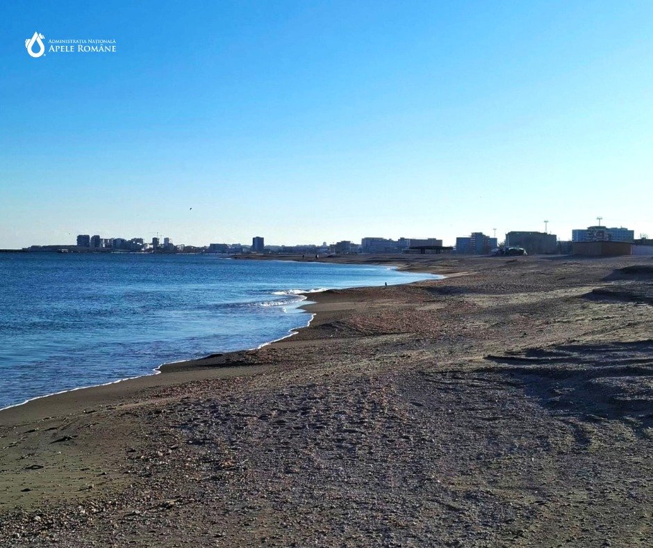 Nereguli pe plajele din Năvodari: fose septice ascunse în nisip