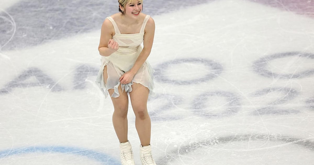 Alysa Liu, speranța de medalie a SUA în patinajul artistic Alysa Liu, în vârstă de 16 ani, se află într-o poziție favorabilă în competiția de patinaj artistic feminin la Jocurile Olimpice, după ce Amber Glenn a avut dificultăți în rutina sa