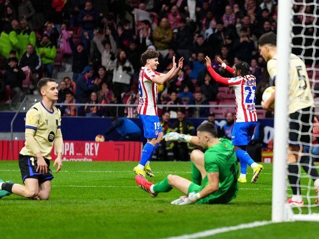 Petrolul și FC Argeș se înfruntă în SuperLiga Vineri, 20:00, în cadrul SuperLigii, Petrolul Ploiești va primi vizita echipei FC Argeș, iar meciul promite a fi unul electrizant