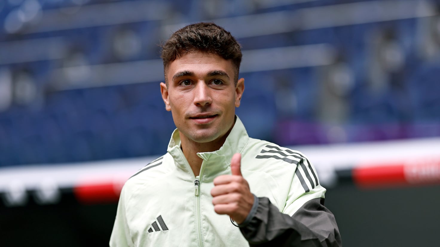 David Jiménez, Speranța Realului, Debutează la Mestalla Mestalla va rămâne veșnic asociat cu debutul lui David Jiménez, tânărul fundaș dreapta de 21 de ani, care va juca astăzi primul său meci ca titular în La Liga pentru echipa mare a Real Madrid