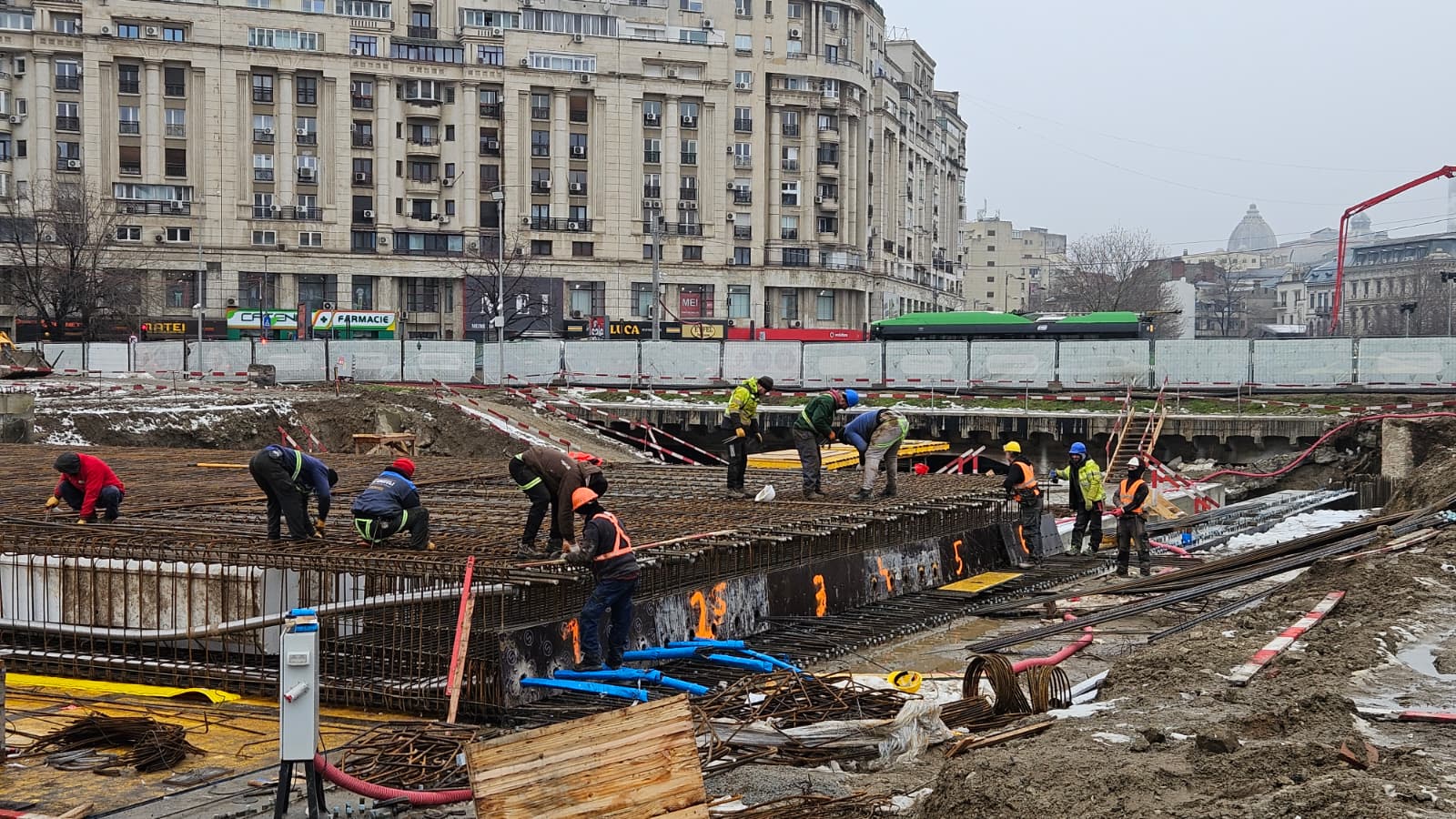 Lucrările ample de la Planșeul Unirii avansează, dar obstacolele financiare rămân un risc pentru finalizare Proiectul de reabilitare a Planșeului Unirii, unul dintre cele mai importante și așteptate din centrul orașului, parcurge pași importanți înainte, dar nu lipsit de provocări