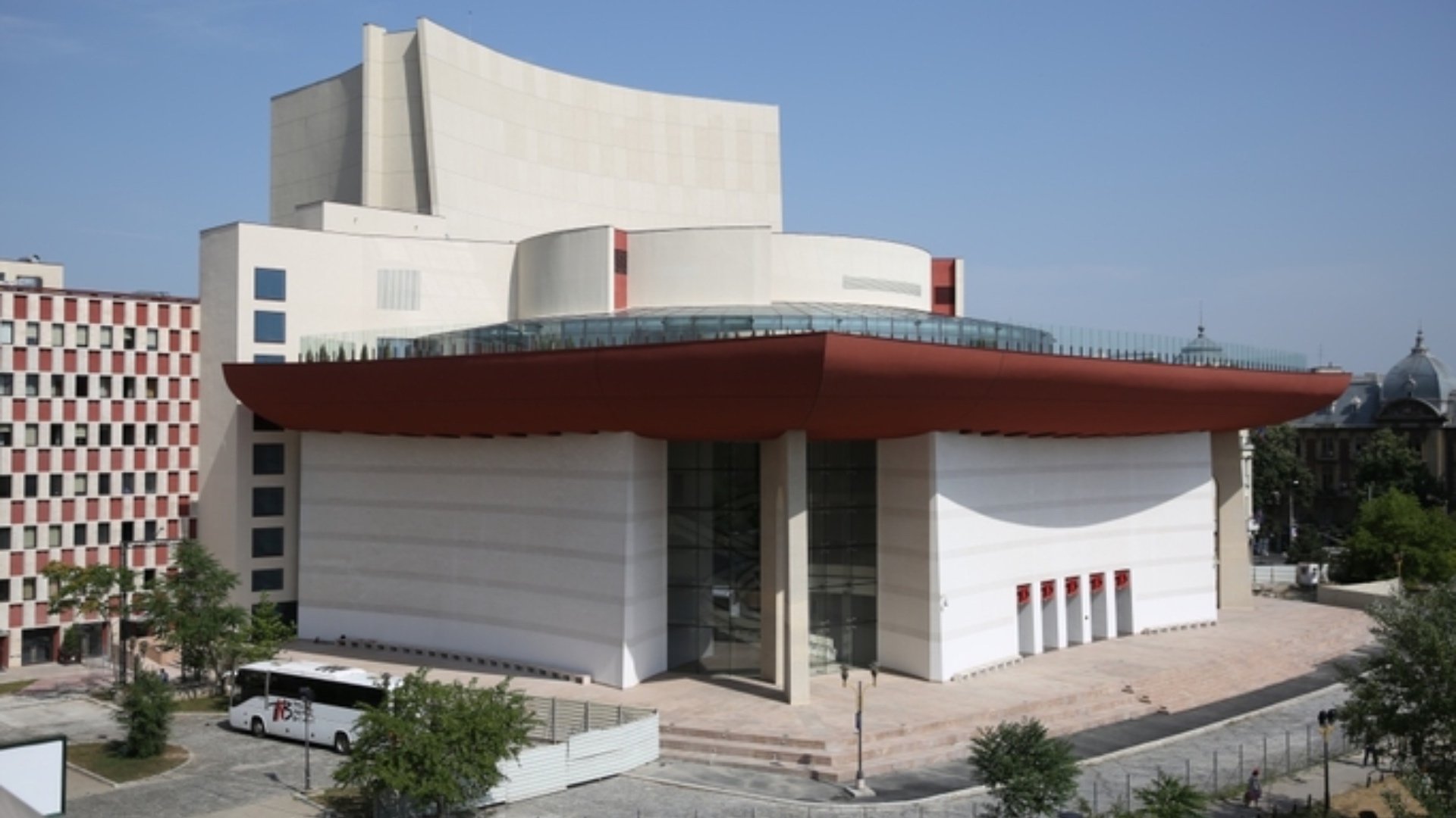 Angajații TNB protestează împotriva programului de opt ore, acuzând afectarea creativității