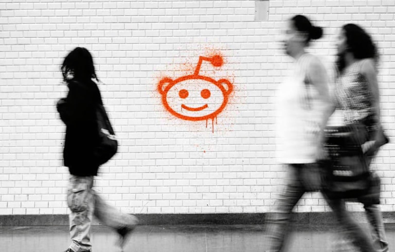 Reddit își reafirmă ambițiile de a depăși statutul tradițional de platformă socială, orientându-se tot mai mult către transformarea într-un motor de căutare inteligent, adaptat noilor tehnologii și a cererii tot mai mari de răspunsuri rapide și personalizate