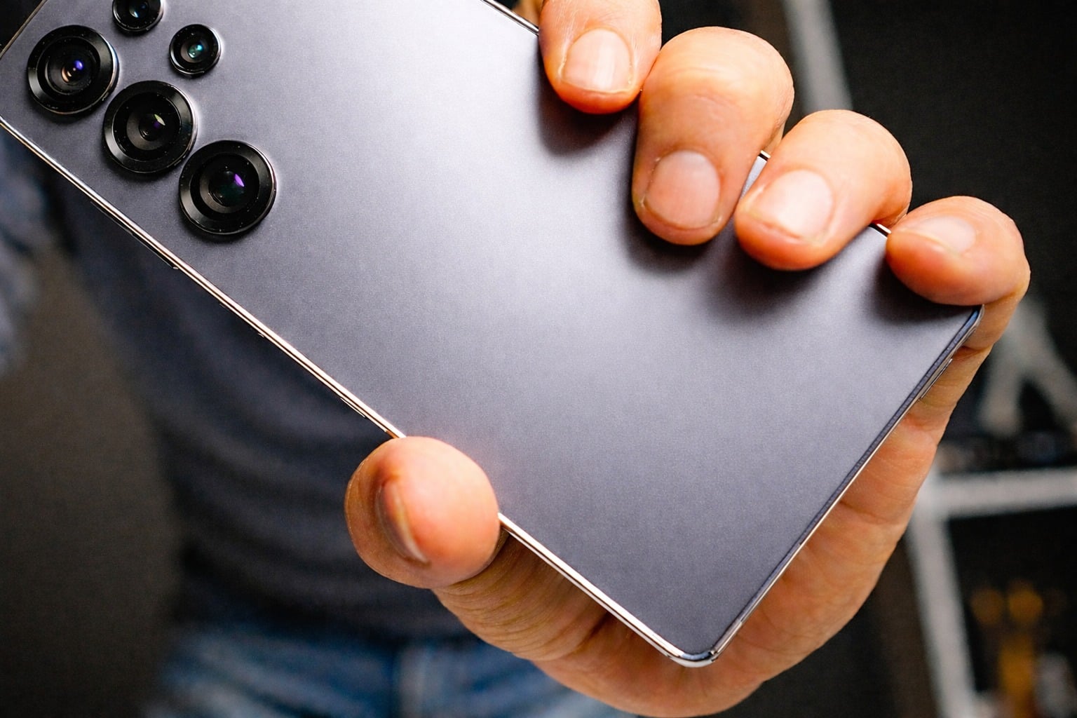 Samsung pregătește lansarea noii generații Galaxy S26 Ultra, însă ultimele informații apărute înainte de debutul oficial indică faptul că acest model va fi mai degrabă o evoluție subtilă decât un salt major din punct de vedere tehnologic