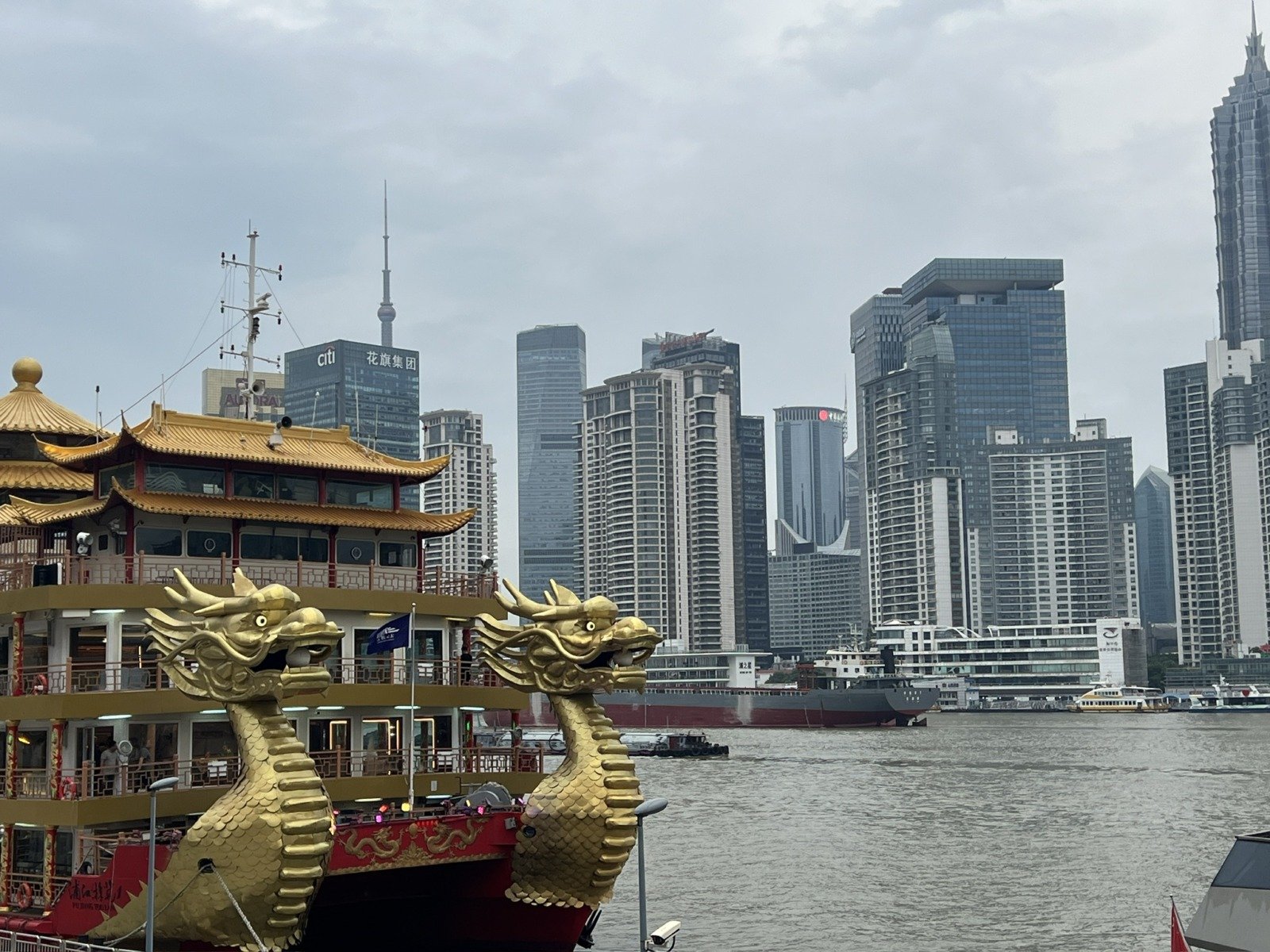 Deschiderea frontierelor pentru cetățenii canadieni și britanici, o surpriză în relațiile Chinei cu Occidentul Într-o mutare menită să întărească relațiile diplomatice și economice, China a anunțat că de marți, 17 februarie, cetățenii canadieni și britanici vor putea călători în țară fără viză pentru perioade limitate