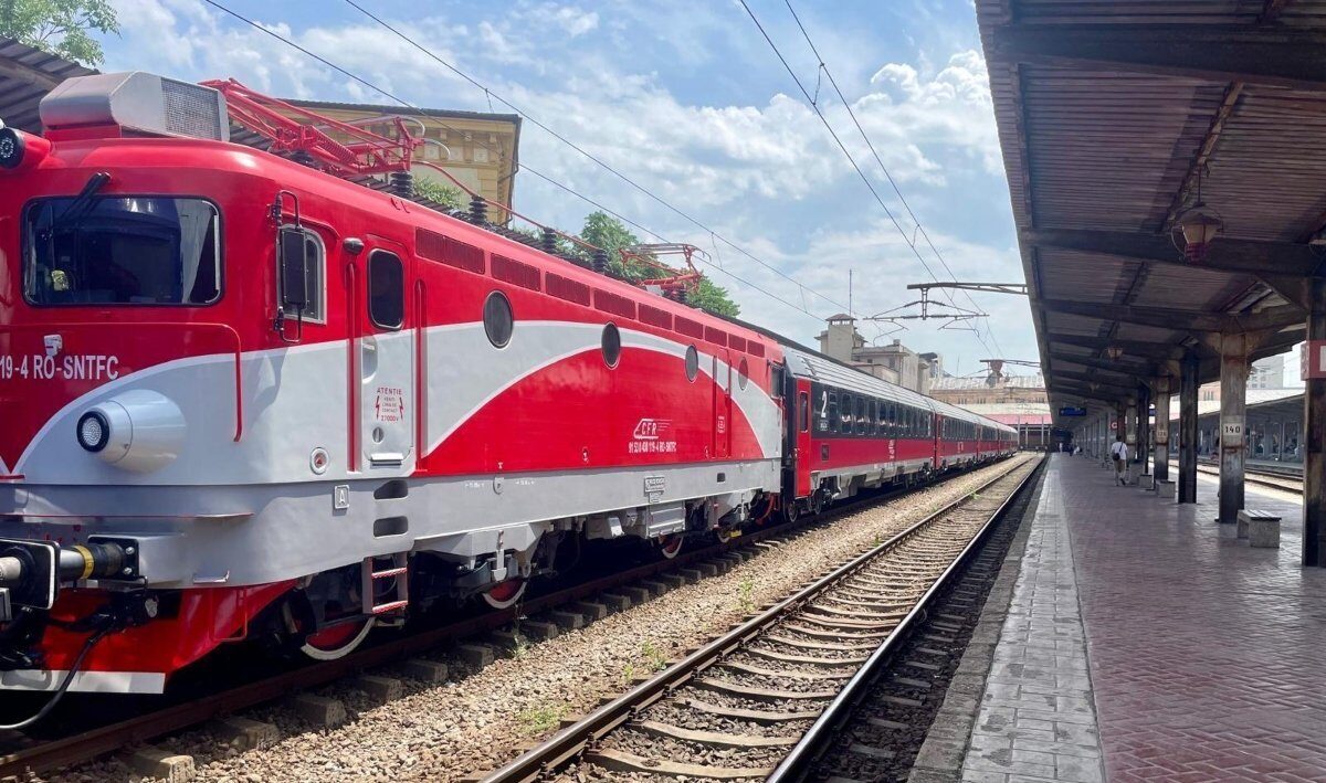 Un accident feroviar petrecut ieri dimineață la Depoul București Călători a blocat circulația trenurilor în mijlocul orașului, într-un incident ce a preocupat autoritățile și călătorii deopotrivă