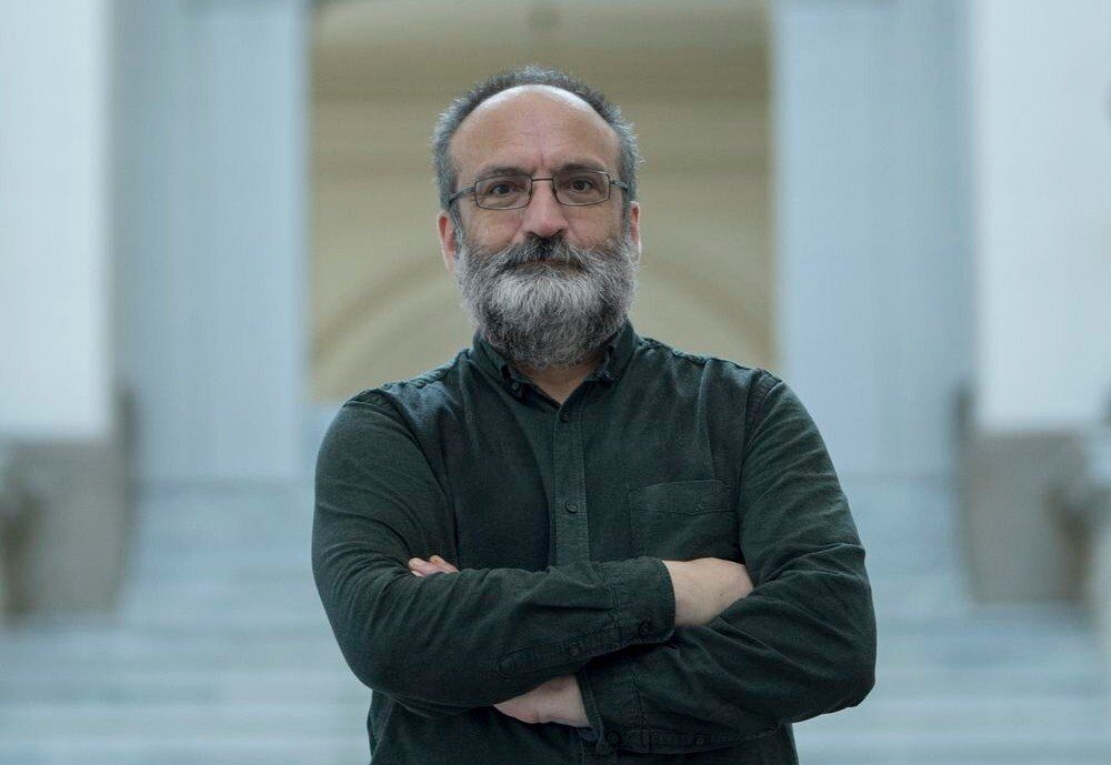 A murit jurnalistul Victor Kapra, veteran al presei economice și de tehnologie din România Victor Kapra, o figură emblematică a presei economice și de tehnologie din România, a încetat din viață