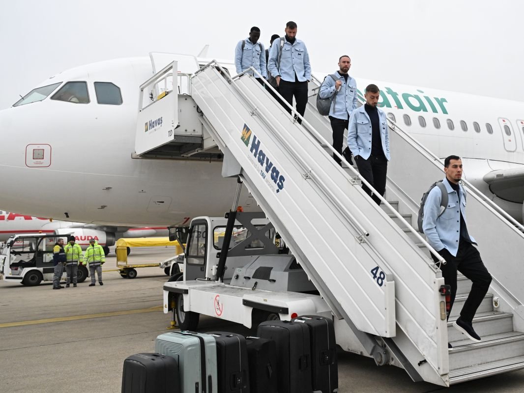 Lukas Zima, pe cale să părăsească FCSB pentru Petrolul Ploiești Lukas Zima, portarul ceh adus de FCSB în iarna trecută, se află într-o situație delicată, devenind al treilea portar al echipei, după decizia luată de Gigi Becali de a-l titulariza pe talentatul Matei Popa, în vârstă de 18 ani