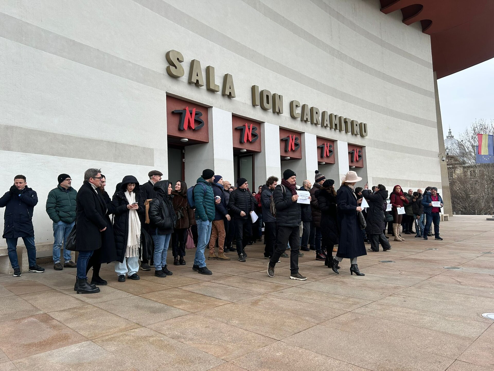 Protestul actorilor de la Teatrul Național București a atras atenția asupra unei inițiative controversate a Ministerului Culturii, într-un moment în care tensiunile din bracketul teatral autohton ating punctul de fierbere