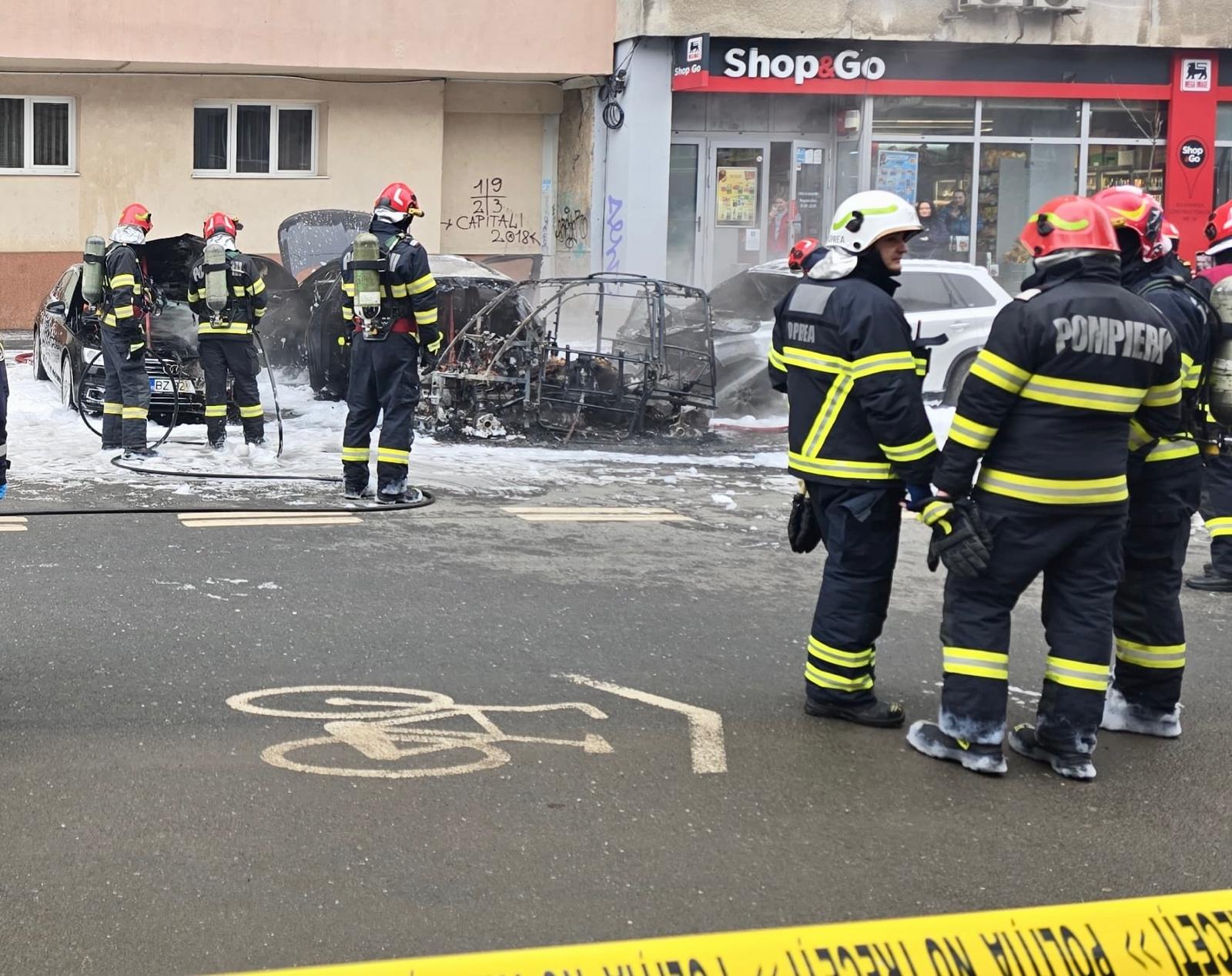 Tragedie în Capitală: o femeie a murit, iar un bărbat a fost rănit într-un incendiu de mașină electrică în sectorul 6 O tragedie s-a petrecut vineri, 13 februarie, în sectorul 6 al Bucureștiului, după ce o mașină electrică a fost cuprinsă de flăcări, provocând decesul unei femei și rănirea gravă a unui bărbat