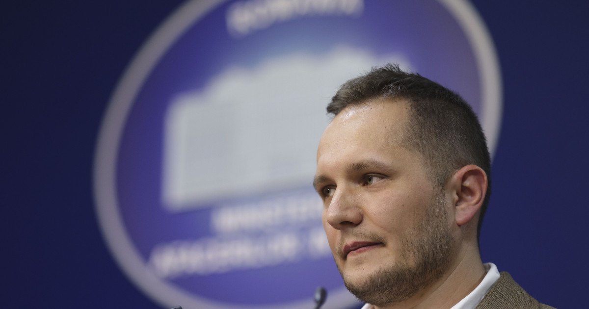 Drumurile Sașanilor: Prefectura Capitalei Trasează O Nouă Linie în Sectoul 3 Prefectul Capitalei, Andrei Nistor, a criticat vehement construcția unor drumuri în Sectorul 3, realizate fără autorizații corespunzătoare, peste conducte de gaze