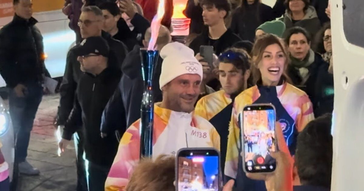 Cristi Chivu, simbolul olimpic: a purtat torța în Milano