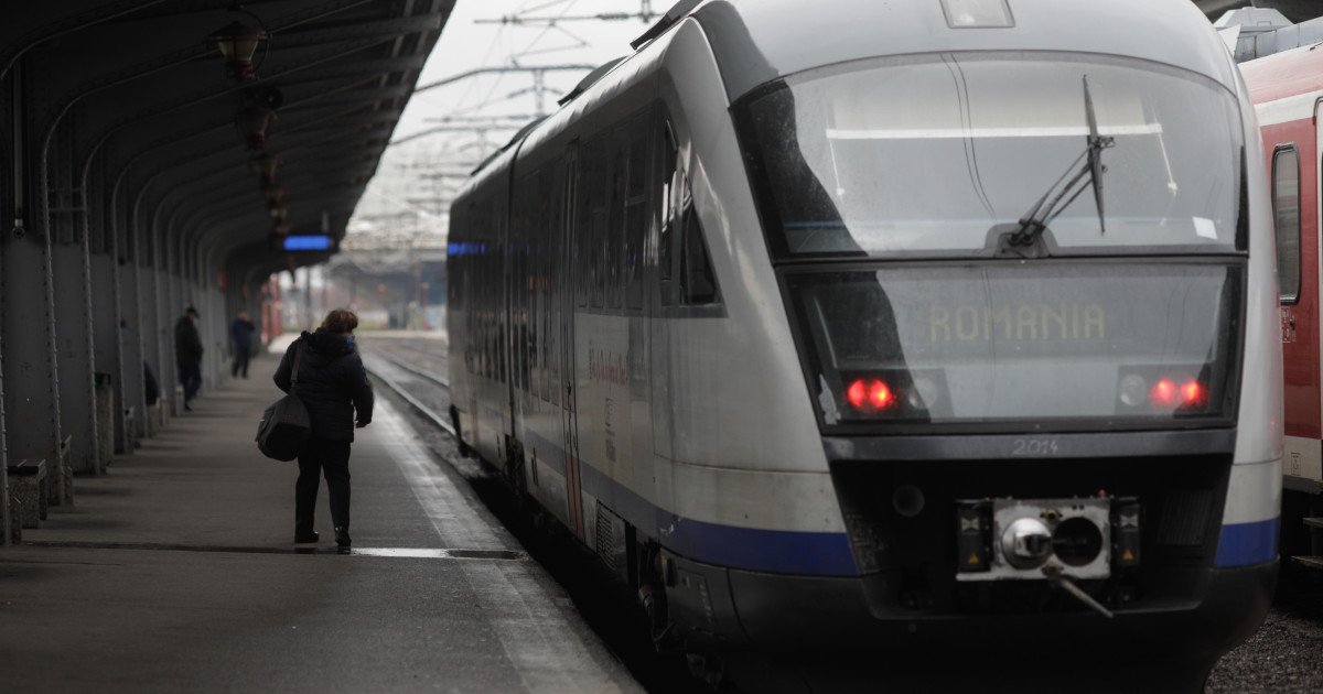 Incident feroviar în Gara de Nord: Un vagon al trenului IRN 401 a deraiat Traficul feroviar a fost grav afectat vineri dimineață în Gara de Nord din București, după ce primul vagon al trenului IRN 401, operat de CFR Călători, a deraiat în timpul unei manevre de împingere către depou