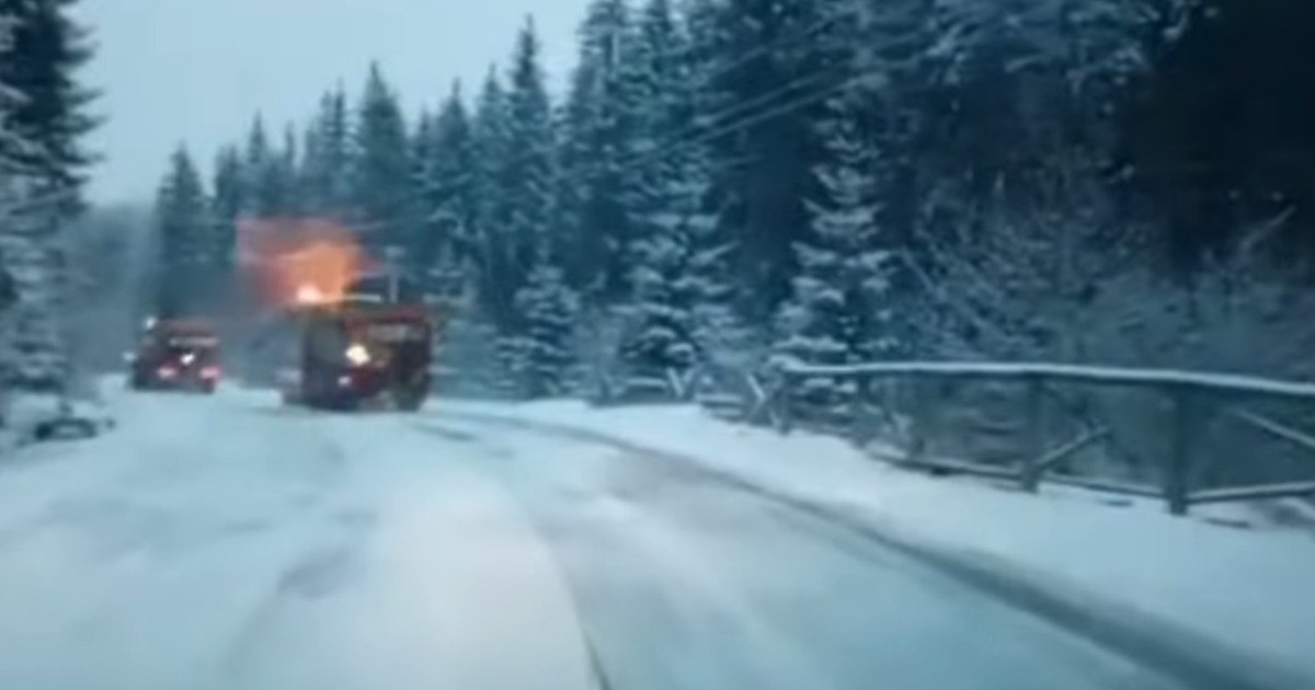 Restricții severe pe DN1 din cauza viscolului Centrul Infotrafic din cadrul Inspectoratului General al Poliției Române a anunțat marți seară restricții majore de circulație pe DN1, pe sectorul Nistorești – Azuga, pentru vehiculele cu o masă totală mai mare de 7,5 tone