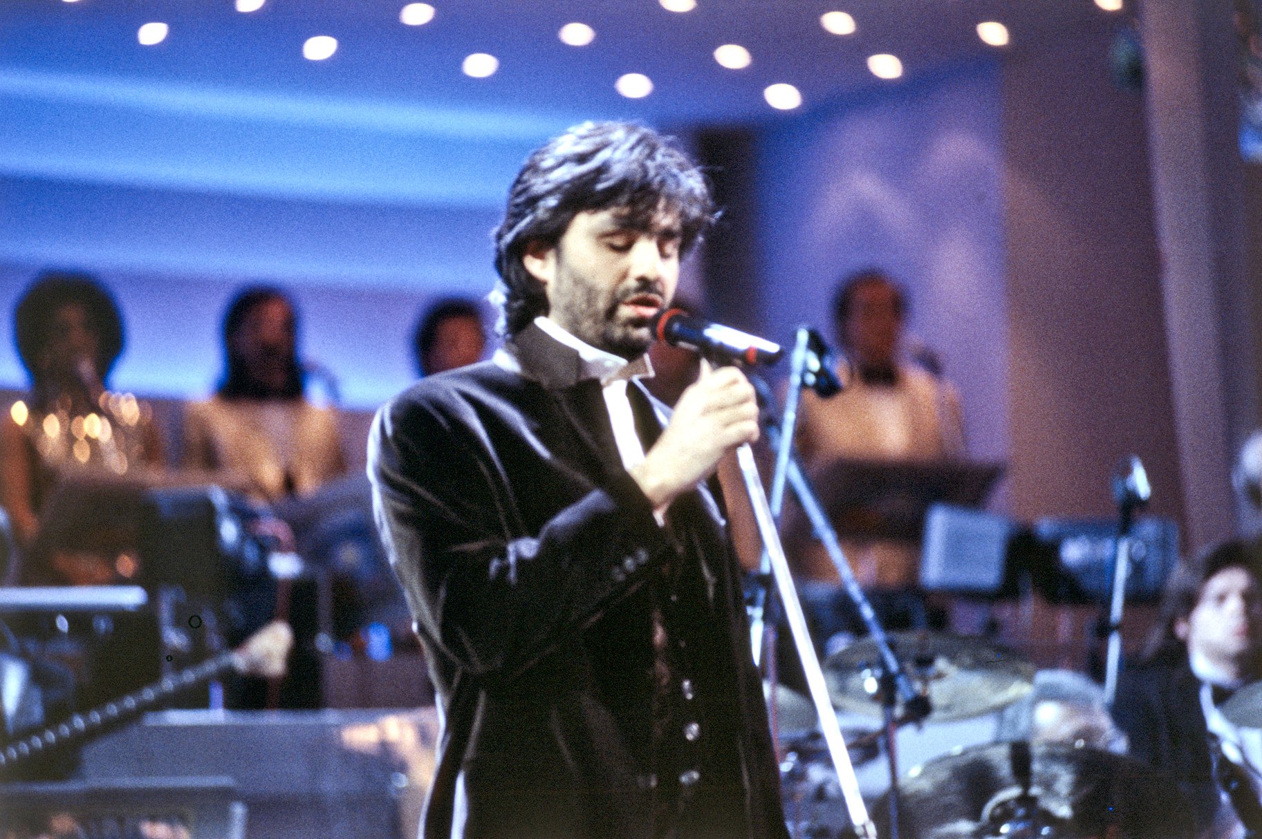 Andrea Bocelli va deschide Olimpiada de Iarnă 2026 în Milano-Cortina Andrea Bocelli, celebrul tenor italian, va fi capul de afiș la ceremonia de deschidere a Jocurilor Olimpice de Iarnă 2026, care se va desfășura pe 6 februarie la stadionul San Siro din Milano