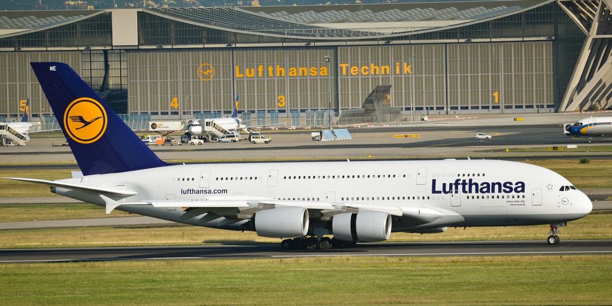 avion-Lufthansa-pe-aeroportul-din-Frankfurt.jpg - PresaObiectiva