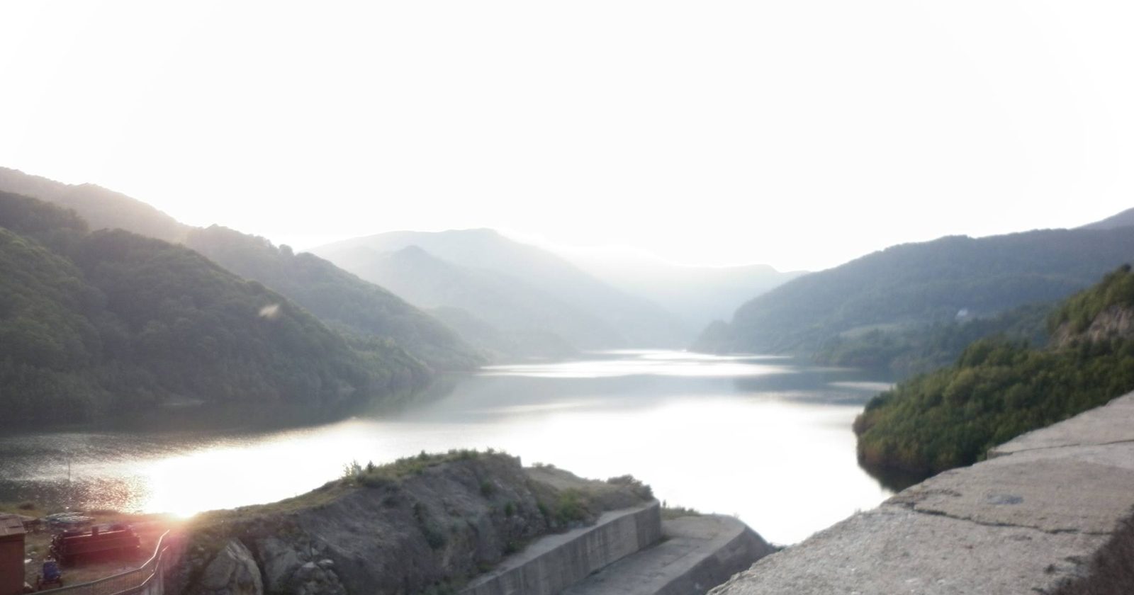 Autoritățile din domeniul apei în România au demarat recent pașii necesari pentru reevaluarea sigurantei barajului Siriu, o construcție esențială pentru regimul hidrologic și pentru gestionarea resurselor de apă din zona de munte a Carpaților