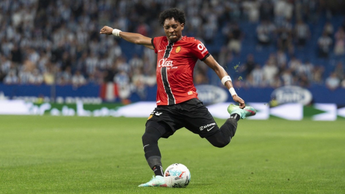 Mallorca surclasează Sevilla cu 4-1, cu Johan Mojica la timonă RCD Mallorca a obținut o victorie concludentă în fața echipei Sevilla, demonstrând puterea pe teren propriu, cu un rezultat final de 4-1