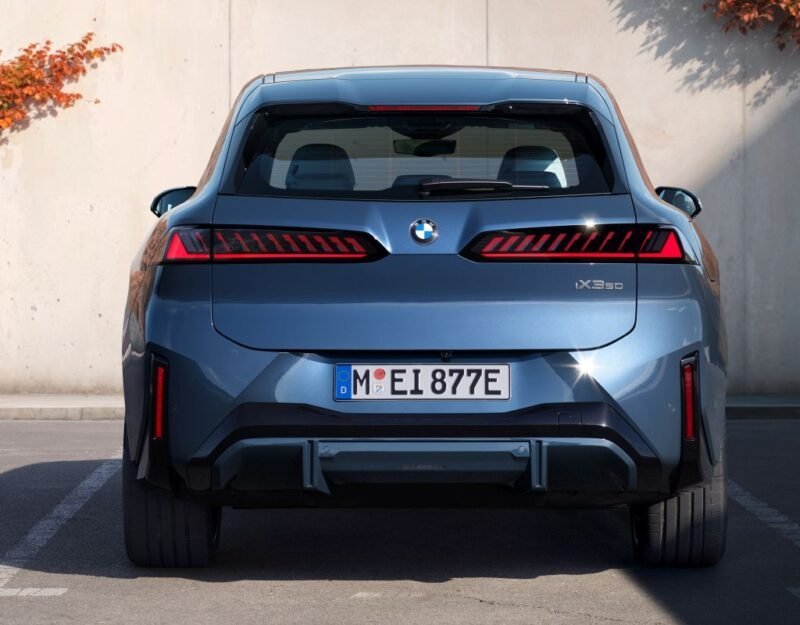 Exporturi clandestine de mașini din China în Rusia: Cum se evită sancțiunile internaționale Fenomenul exporturilor masive de autovehicule chineze către Rusia, realizate prin scheme de piață gri, a devenit o preocupare tot mai accentuată pentru autoritățile internaționale