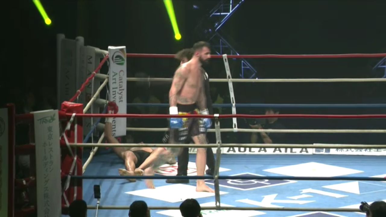 Bogdan Stoica, victorie impresionantă la K-1: adversarul, pe targă!