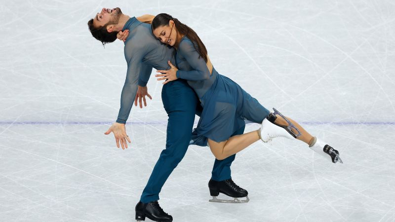 Firesc pe gheață: Ziua cinci a Jocurilor Olimpice de iarnă Francois Fournier Beaudry și Guillaume Cizeron au adus o rază de bucurie echipei Franței, câștigând medalia de aur în competiția de dans pe gheață, la Jocurile Olimpice de iarnă desfășurate în Milano