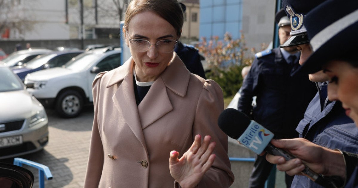 ÎCCJ contestă decizia CCR privind pensiile speciale Lia Savonea, președinta Înaltei Curți de Casație și Justiție (ÎCCJ), a anunțat că instanța supremă va sesiza „instituțiile europene competente” în legătură cu modificările aduse pensiilor speciale ale magistraților, care au fost declarate constituționale de către Curtea Constituțională a României (CCR)