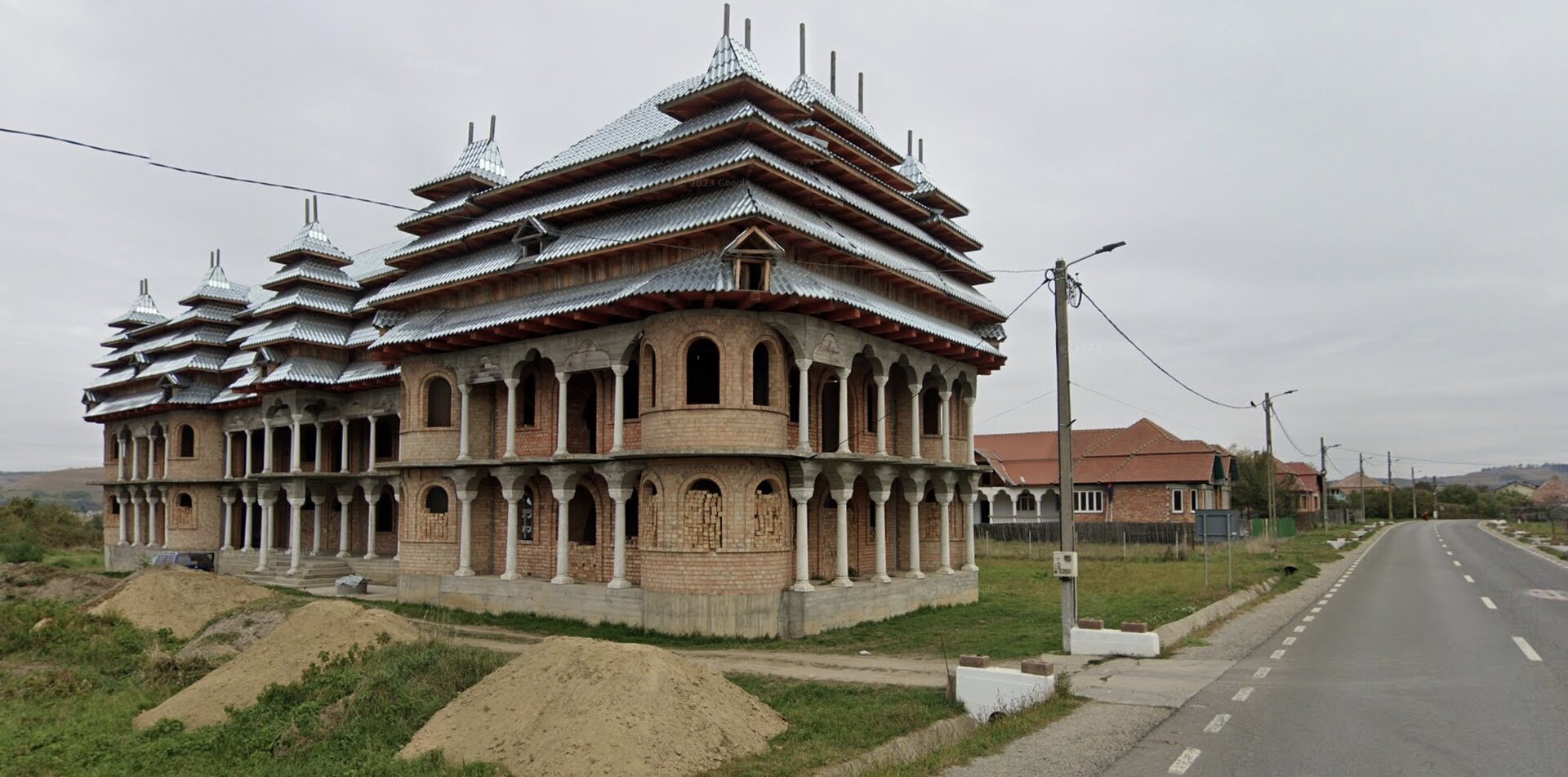 Victor Clopotar, meșter fierar din Brateiu, a transformat o pasiune veche într-o carieră care îl duce din satul natal până pe scenele celor mai prestigioase expoziții internaționale