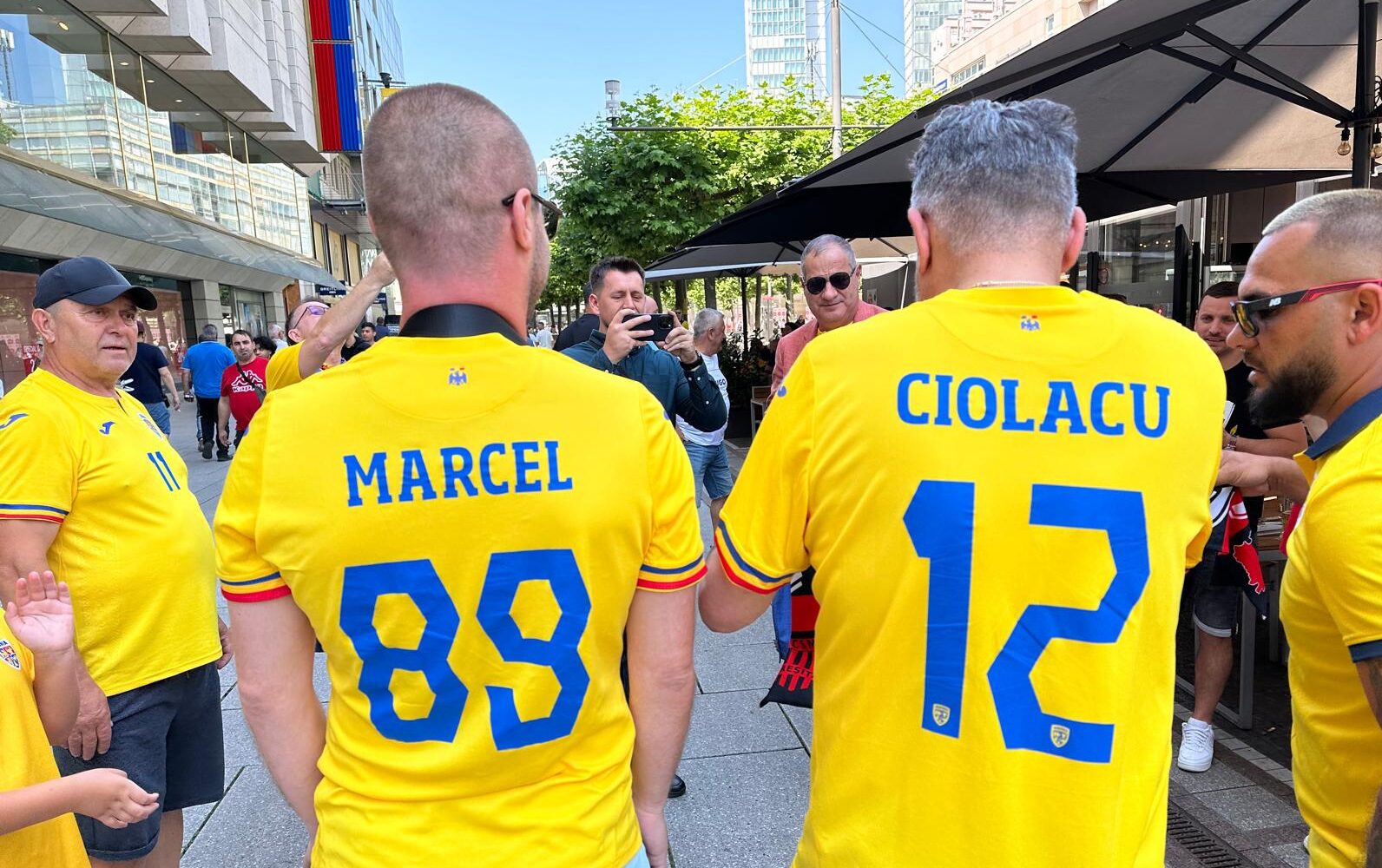 Lucrurile se încălzesc în politica românească: atacuri dure între alianța de guvernare și opoziție Contextul actual al politicii românești devine tot mai tensionat, într-un moment în care situația economică și socială a țării solicită unitate și soluții coerente din partea liderilor politici