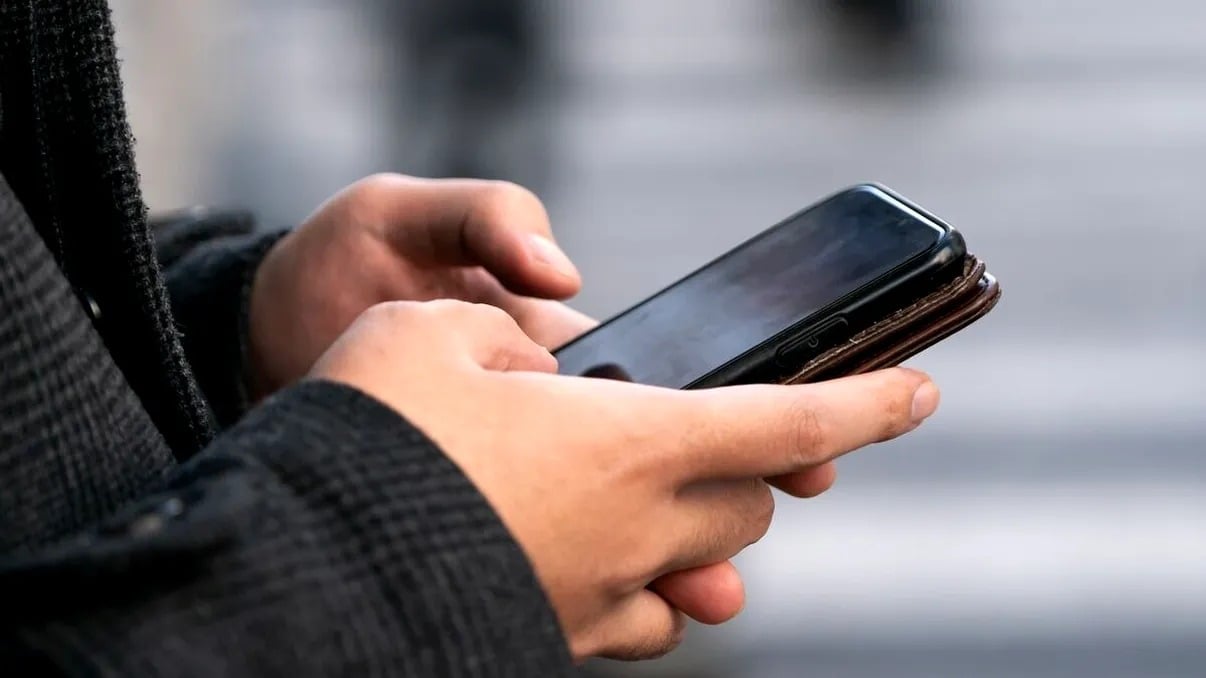 Atenție la riscurile ascunse ale agenților AI integrați în platforme de chat Integrarea agenților artificiali inteligenți în aplicațiile de mesagerie a promis o revoluție în modul în care lucrăm, reducând timpul petrecut cu sarcini repetitive și automatizând proceseler