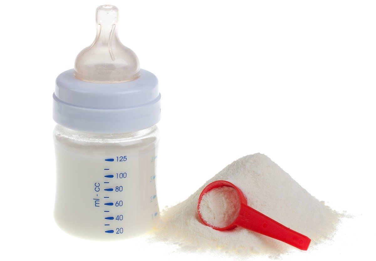 Alarmă privind siguranța alimentelor pentru sugari: mai multe formule de lapte praf retrase de pe piață din cauza riscului de contaminare cu toxina cereulide Autoritatea Națională Sanitară și pentru Siguranța Alimentelor (ANSVSA) a emis vineri o alertă importantă pentru părinți și profesioniști din domeniul sănătății: mai multe mărci de lapte praf pentru sugari trebuie retrase de pe piață, după ce s-a descoperit posibilitatea prezenței toxinei cereulide, o substanță potențial periculoasă pentru cei mici