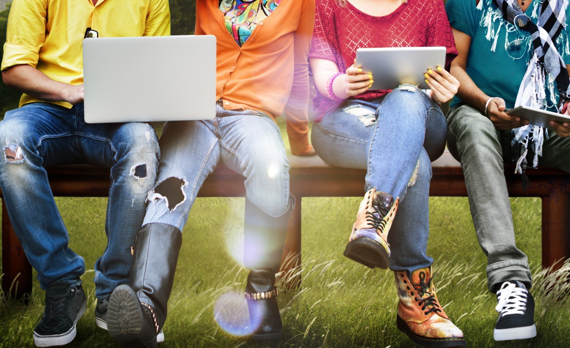 Organizația Salvați Copiii solicită măsuri dure pentru protejarea minorilor în mediul online, avertizând asupra riscurilor la care sunt expuși cei mici din cauza utilizării necontrolate a rețelelor sociale