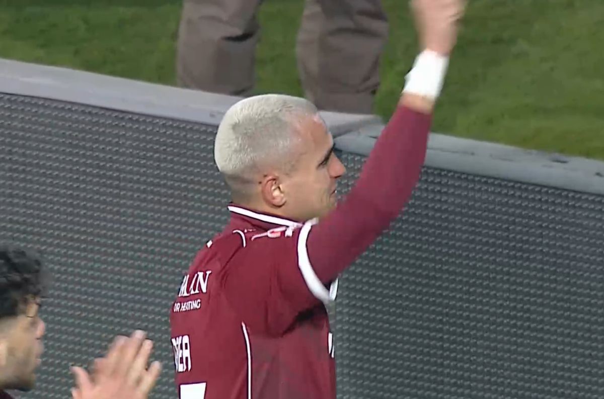 Cristian Manea, emoții profunde la revenire: Rapid învinge Hermannstadt în etapa 25 Rapid București a obținut o victorie importantă în meciul cu Hermannstadt, scor 3-0, dar atenția a fost deturnată de emoțiile trăite de fundașul Cristian Manea, care s-a confruntat cu pierderea mamei sale