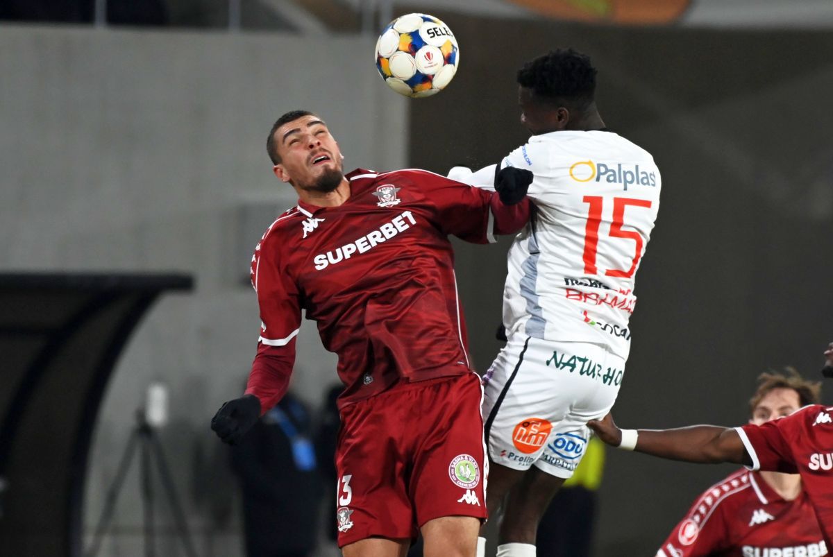 Rapid București cucerește prima poziție în Superligă, cu o victorie clară împotriva Hermannstadt Rapid București a demonstrat astăzi că este o forță de neoprit în campionatul național, învingând Hermannstadt cu un clar 3-0 în meciul disputat pe terenul sintetic din Sibiu